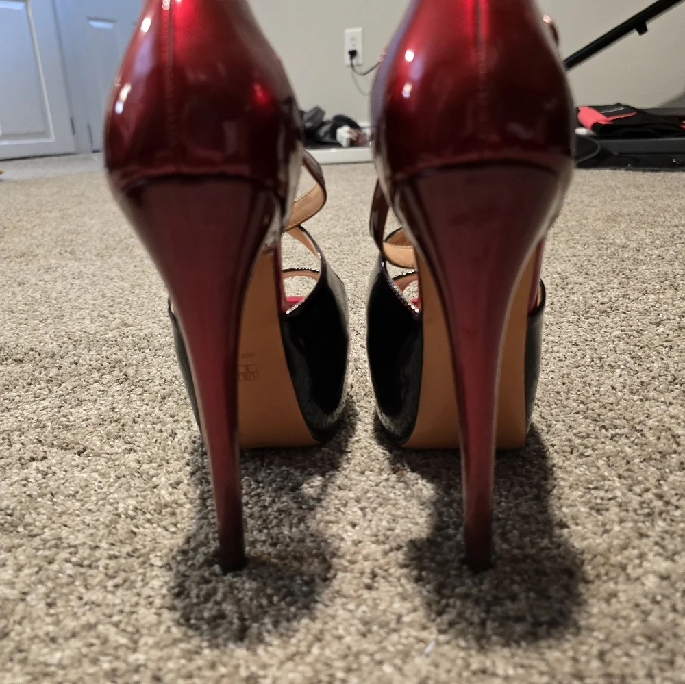 Black and Red Peep Toe Heels - Picture 3 of 4